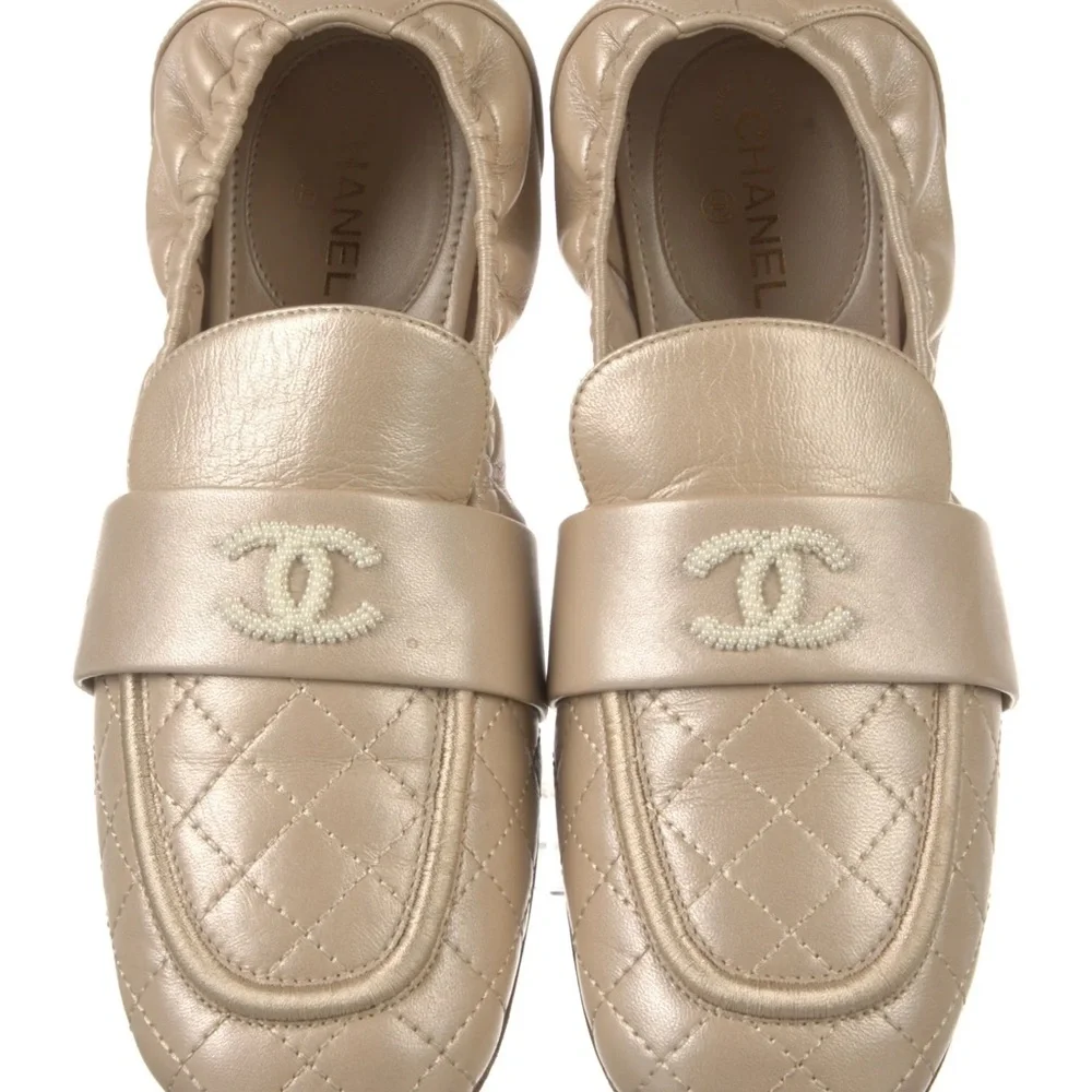 2019 Laminated Loafers Women's Size: 7 | IT 37
Chanel Laminated Loafers - Picture 2 of 4